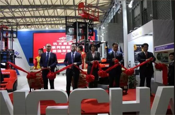 杭叉集團XC系列新能源叉車發布會現場4