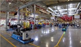 智能電動(dòng)叉車總裝車間