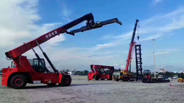 普天同慶丨杭州叉車港口專用正面吊及杭叉空箱堆高機進駐順德新港