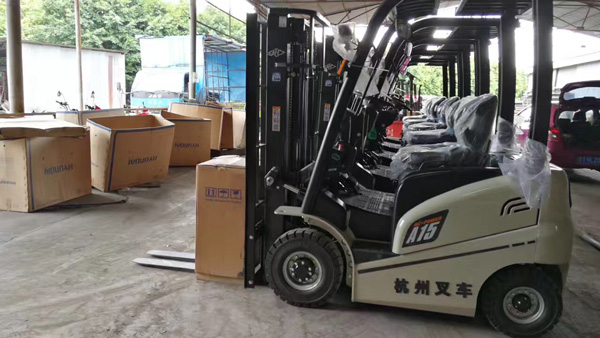 杭州叉車：電動叉車安全性高，但也要注意…