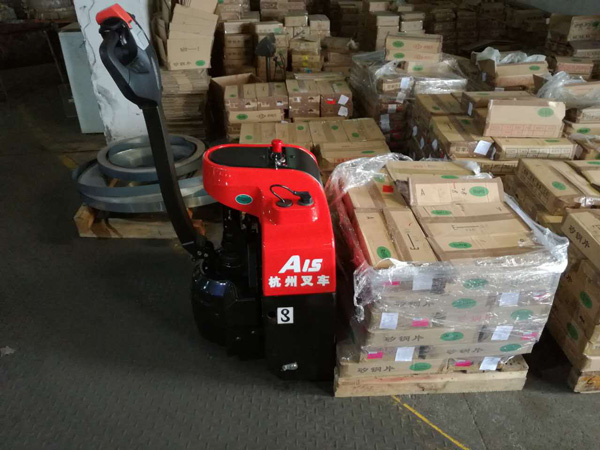 杭州叉車丨新電動叉車第一次充電保養，你知道嗎？
