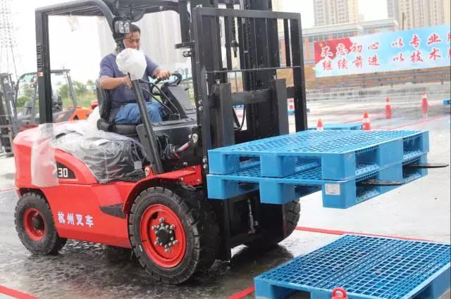杭州叉車丨X系列內燃叉車作為東莞叉車司機技能競賽唯一指定叉車，很驕傲！