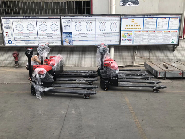 左爾汽配一次性采購6臺迷你二代搬運車2