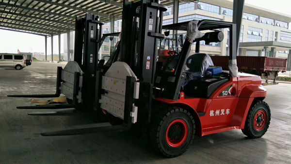 X系列內燃叉車-順博鋁業，會旋轉的