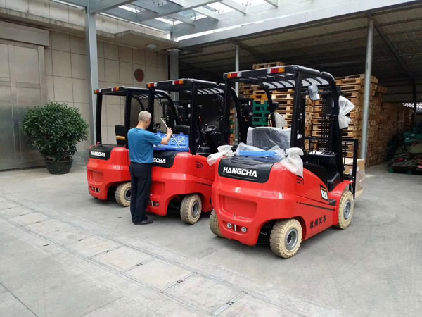 中國人民銀行采購杭州叉車案例-電動叉車2