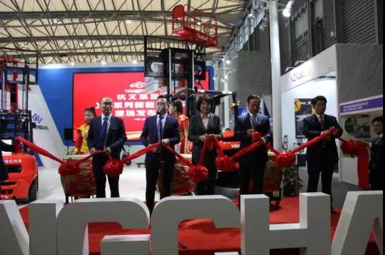 杭叉集團(tuán)XC系列新能源叉車發(fā)布會(huì)現(xiàn)場(chǎng)4