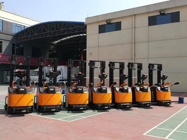 電動堆高車哪個牌子好，質量有保證？當然是杭叉了