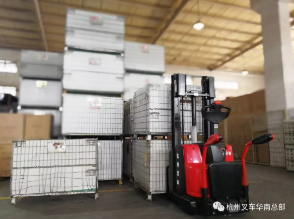 杭叉教你一個妙招，堆高車防腐蝕保養，用10年也不會壞！