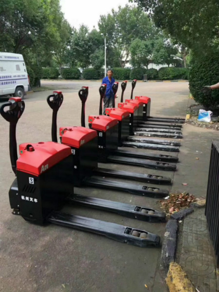 電動(dòng)搬運(yùn)車(chē)