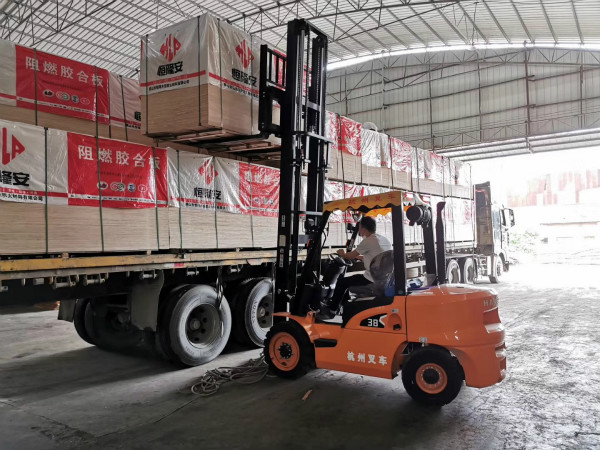 看過來！炎炎夏日，叉車水箱要怎么保養(yǎng)？