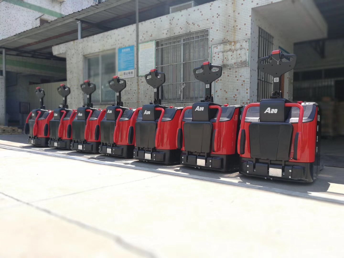 因為質(zhì)量真的很好,而且價格還合理,所以杭叉的電動搬運車賣的很火爆!