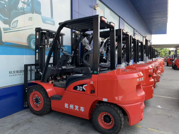 天氣這么熱，人要防中暑，叉車也要防中暑