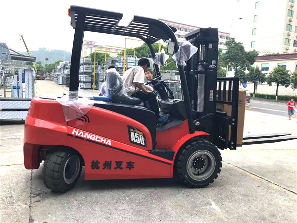 電動叉車比內(nèi)燃叉車好在哪里？