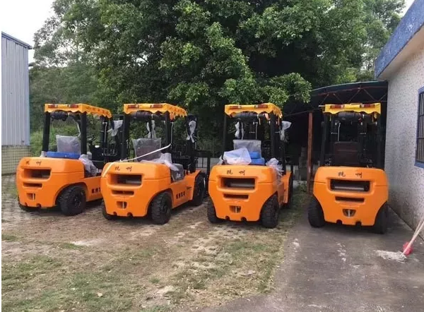 【叉車操作小知識】內燃叉車要怎么換擋？