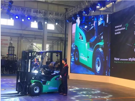 【喜訊】杭叉家族新成員來(lái)了！新能源叉車助力新制造業(yè)