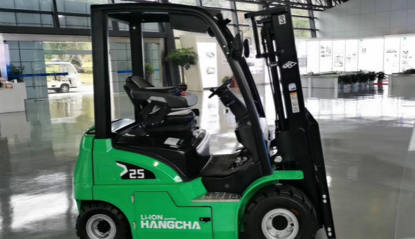 電動叉車買鋰電的還是鉛酸的？當然是鋰電的！