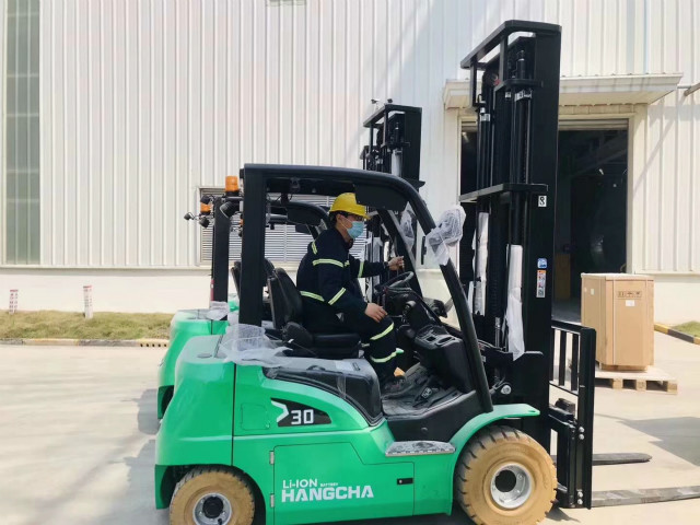 貨物托盤在倉庫和叉車貨架配合使用，需要注意什么？